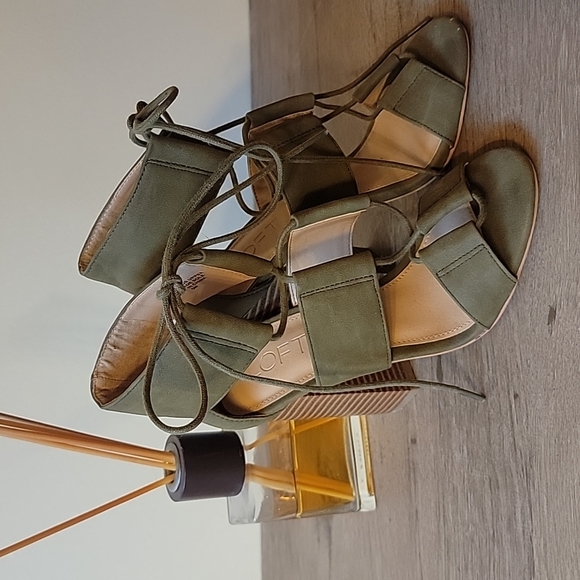 Loft Dress Heels - Picture 1 of 6